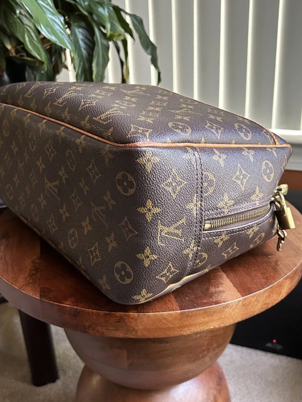 LOUIS VUITTON Monogram Deauville Tote Bag - Picture 13 of 15